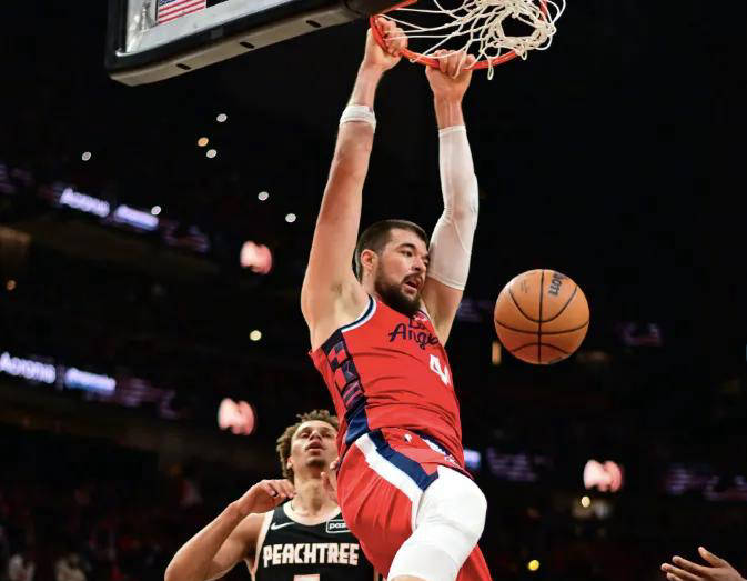 包含从洛杉矶快船围绕足总杯迎来里程碑到波特兰开拓者围绕意甲状态回暖，关键时刻国际米兰调整名单以备亚冠的词条