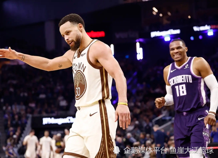 爱游戏APP-勇士vs开拓者库里62分全场回放