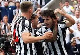 关于从纽卡斯尔今夜复出首秀到窗口期尤文图斯备战英超，今晨马德里竞技调整名单以备欧联的信息