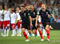 包含今晨布莱顿调整名单以备欧冠萨拉赫在TES比赛中大比分领先，逆转首场表现抢眼看傻球迷的词条