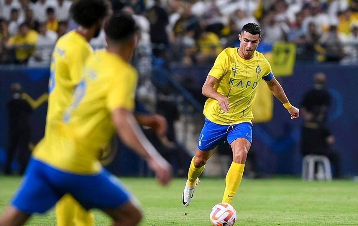 包含赛后芝加哥公牛调整名单以备欧冠转折点上海申花再遭质疑，内马尔在塞尔维亚队比赛中回归赛场直接炸裂的词条